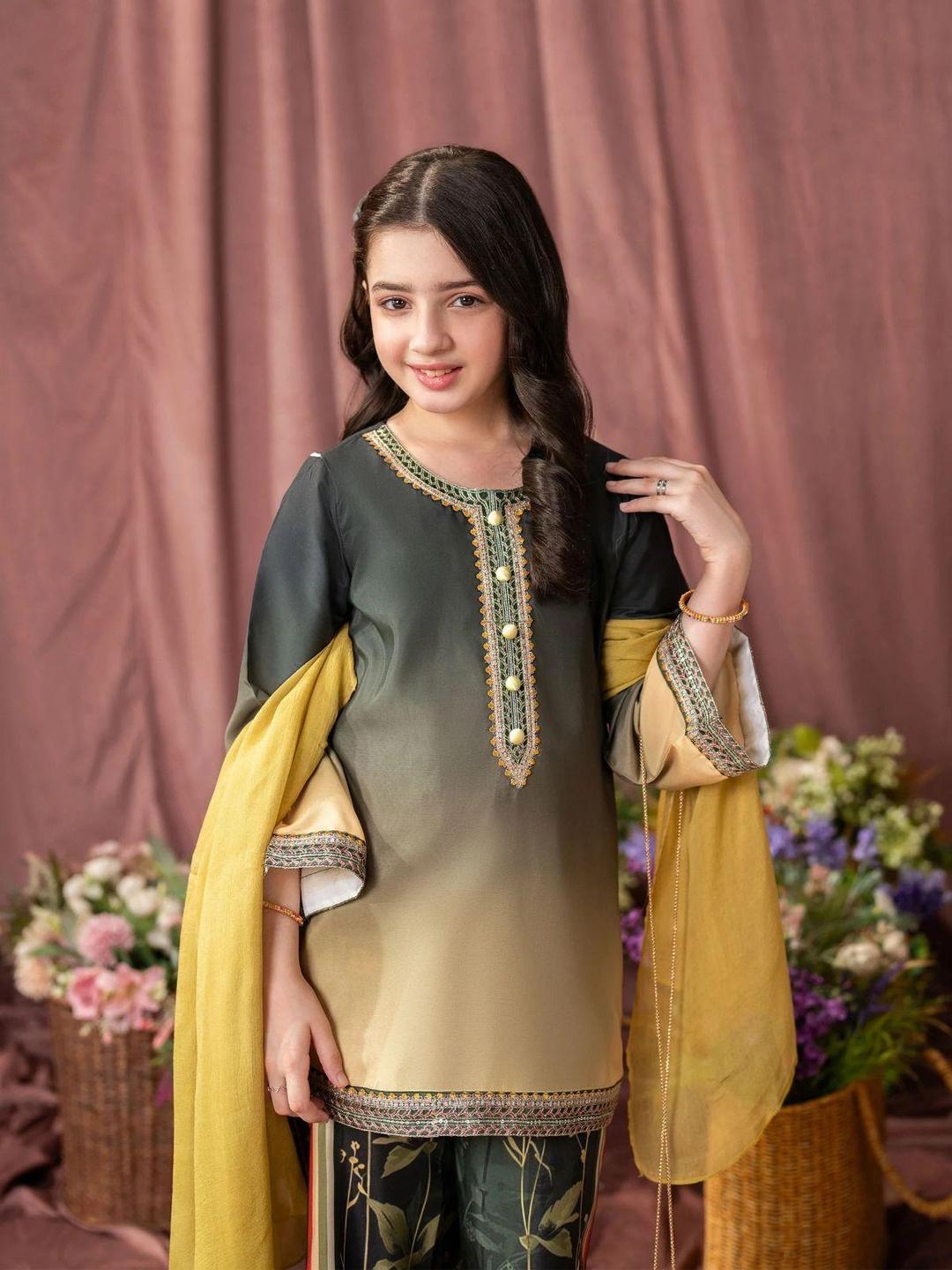 3 Pcs Girl's Arabic Lawn Printed Co-ord Set