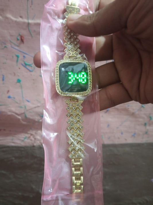 Women's Quartz Movement Water Resistant Square Watch with Chain Strap - 1 Pc